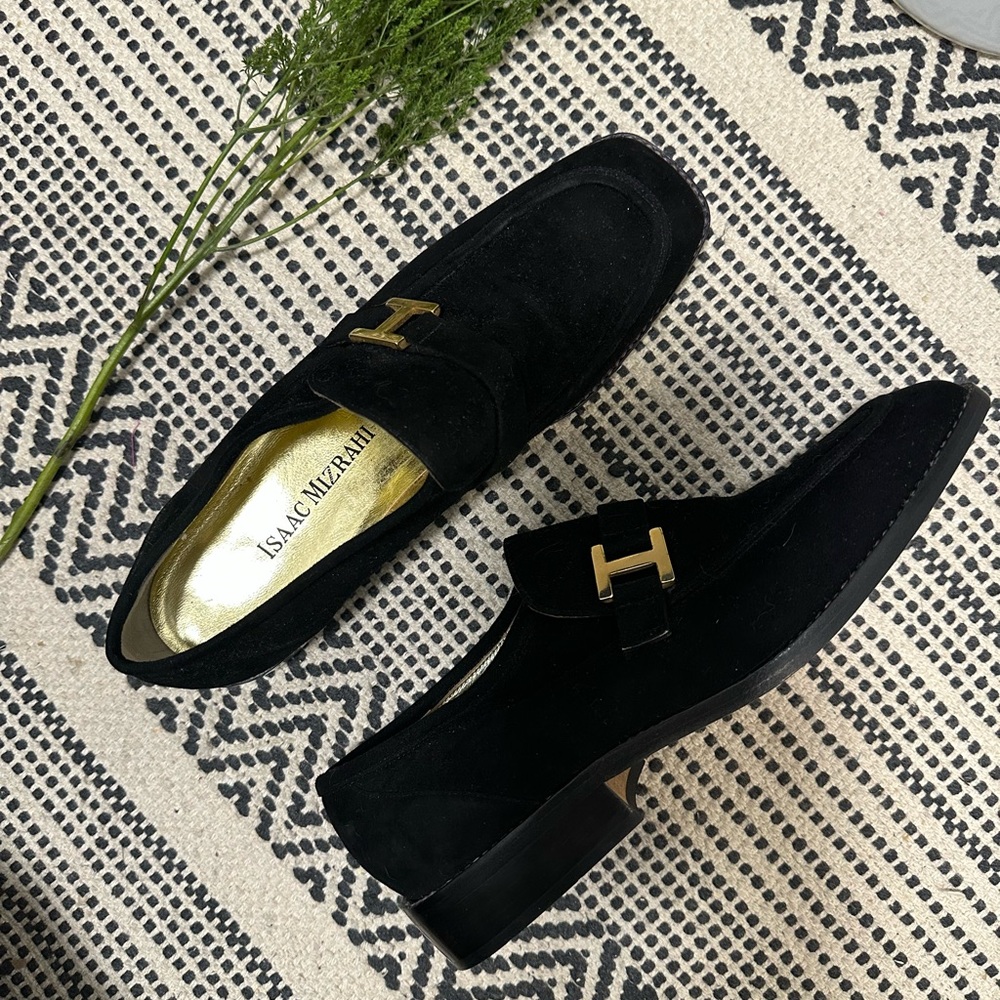 Exquisite Isaac Mizrahi Black Suede Women’s Loafers